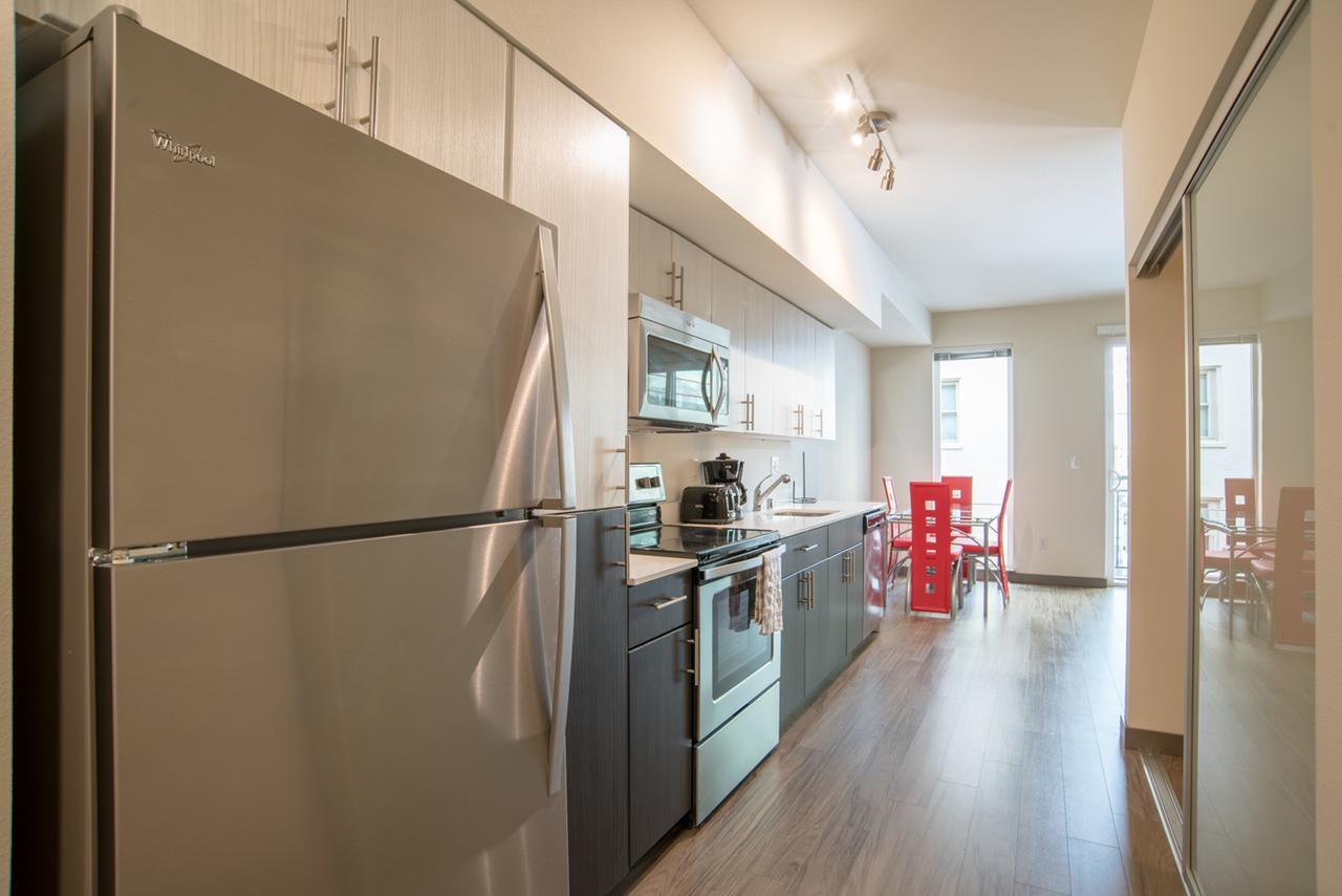 Fully Furnished Suites In Olympic Santa Monica Exterior photo